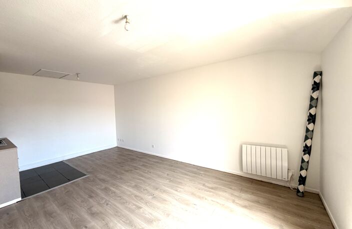Location appartement 3 pièces 28 m² à Le Coteau (42120) — photo 3