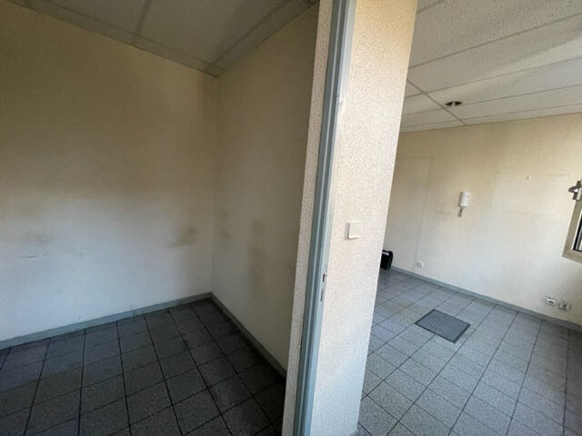 Photo A louer local de 28 m² boulevard des récollets image 2/4