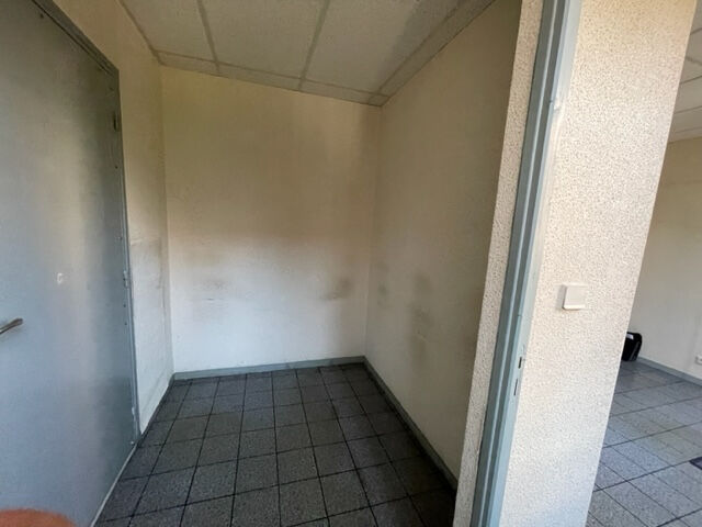 Photo A louer local de 28 m² boulevard des récollets image 3/4