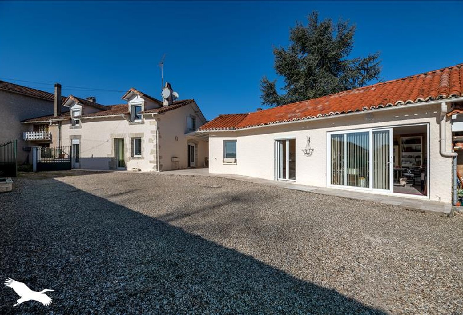 Maison en pierre de 5 pièces principales — photo 1