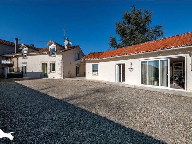 Maison en pierre de 5 pièces principales — photo du bien