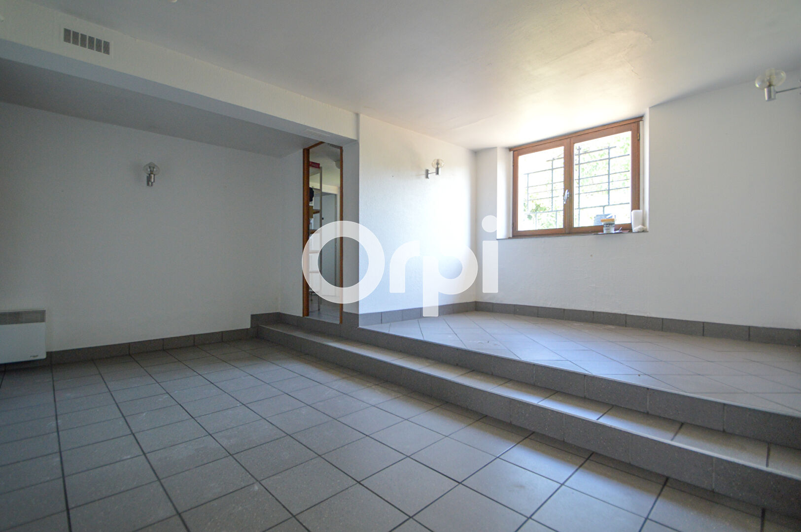 Local commercial  T4 à louer Gelos 64110