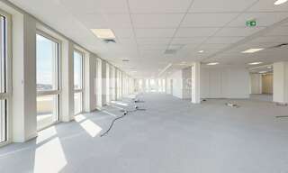 Bureau  3251 m² à louer à Décines-Charpieu (69150)