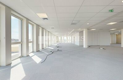 bureau  pièces 3800 m2 à louer à Décines-Charpieu (69150)