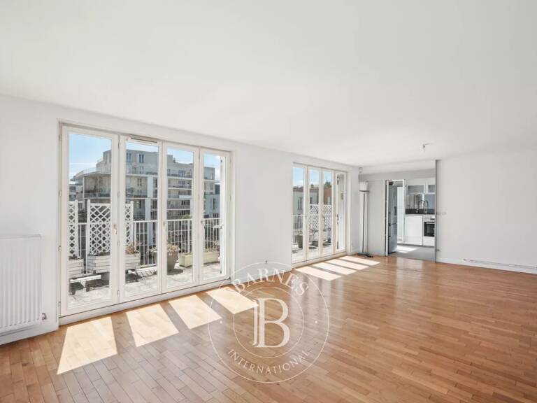 Lyon 8 - Jet D'eau - Toit-terrasse de 122,12 m² - 5 chambres - extérieur de 150 m² - Box — photo 1