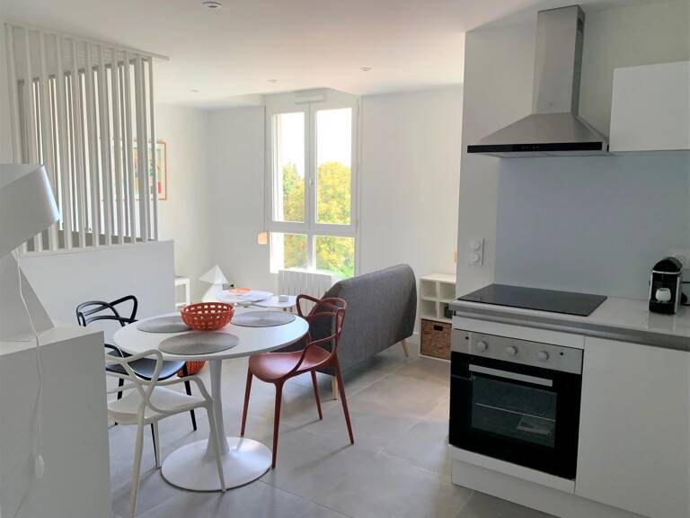 CHARMANT STUDIO MEUBLEE - GLEIZE — photo 1
