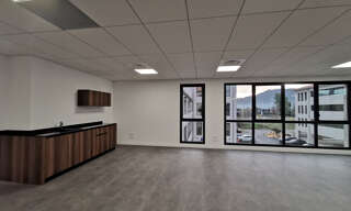 Bureau  182 m² à louer à Aubagne (13400)