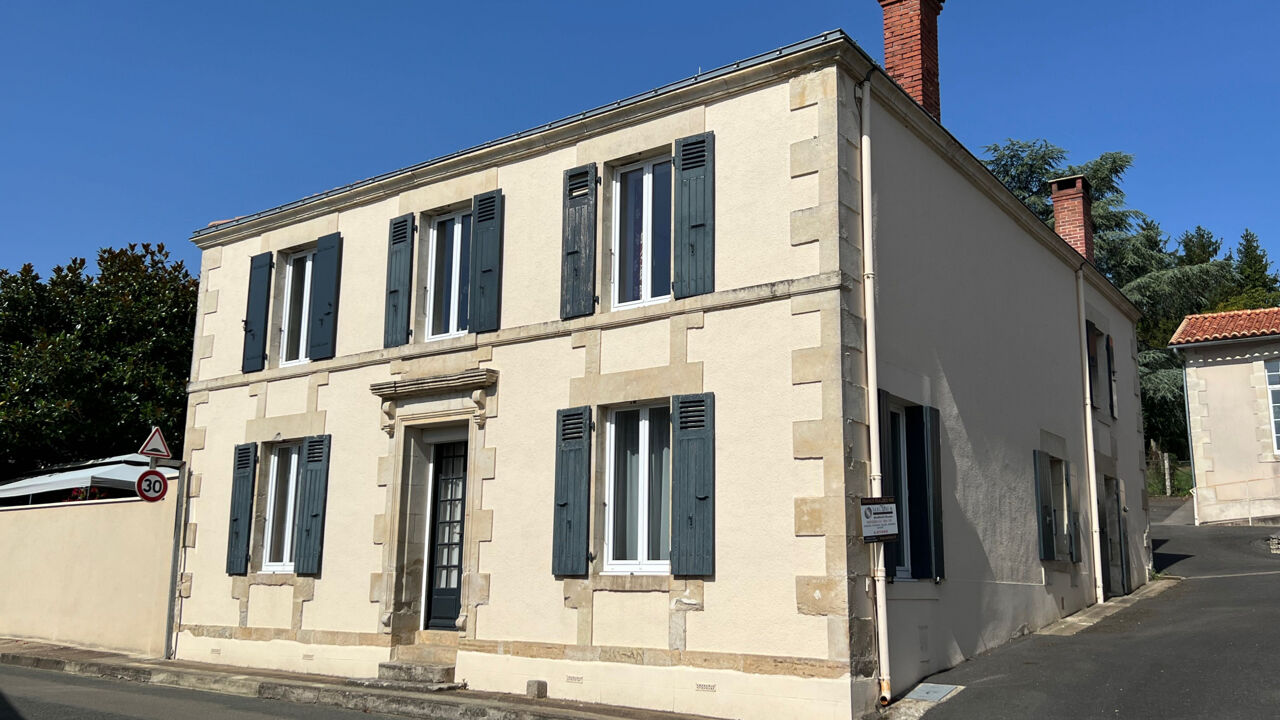 maison 7 pièces 225 m2 à vendre à Saint-Martin-Lars-en-Sainte-Hermine (85210)
