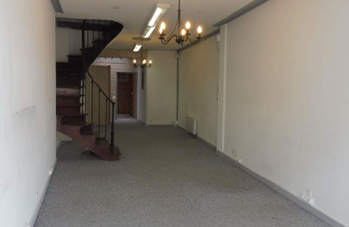 Vente commerce 3 pièces 97 m² Sainte-Maure-de-Touraine (37800) — photo 2