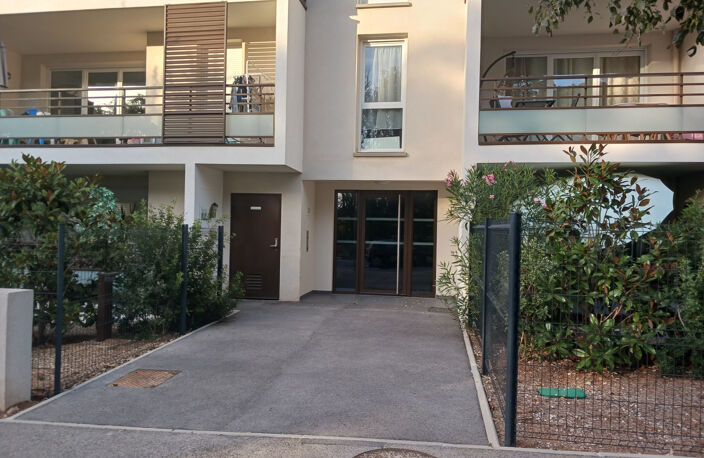 Appartement T3 avec parking et Terrasse sur Six fours les pl — photo 2