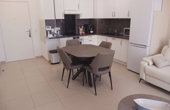Appartement T3 avec parking et Terrasse sur Six fours les pl — photo 3