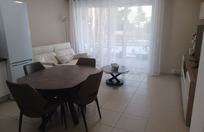 Appartement T3 avec parking et Terrasse sur Six fours les pl — photo 4