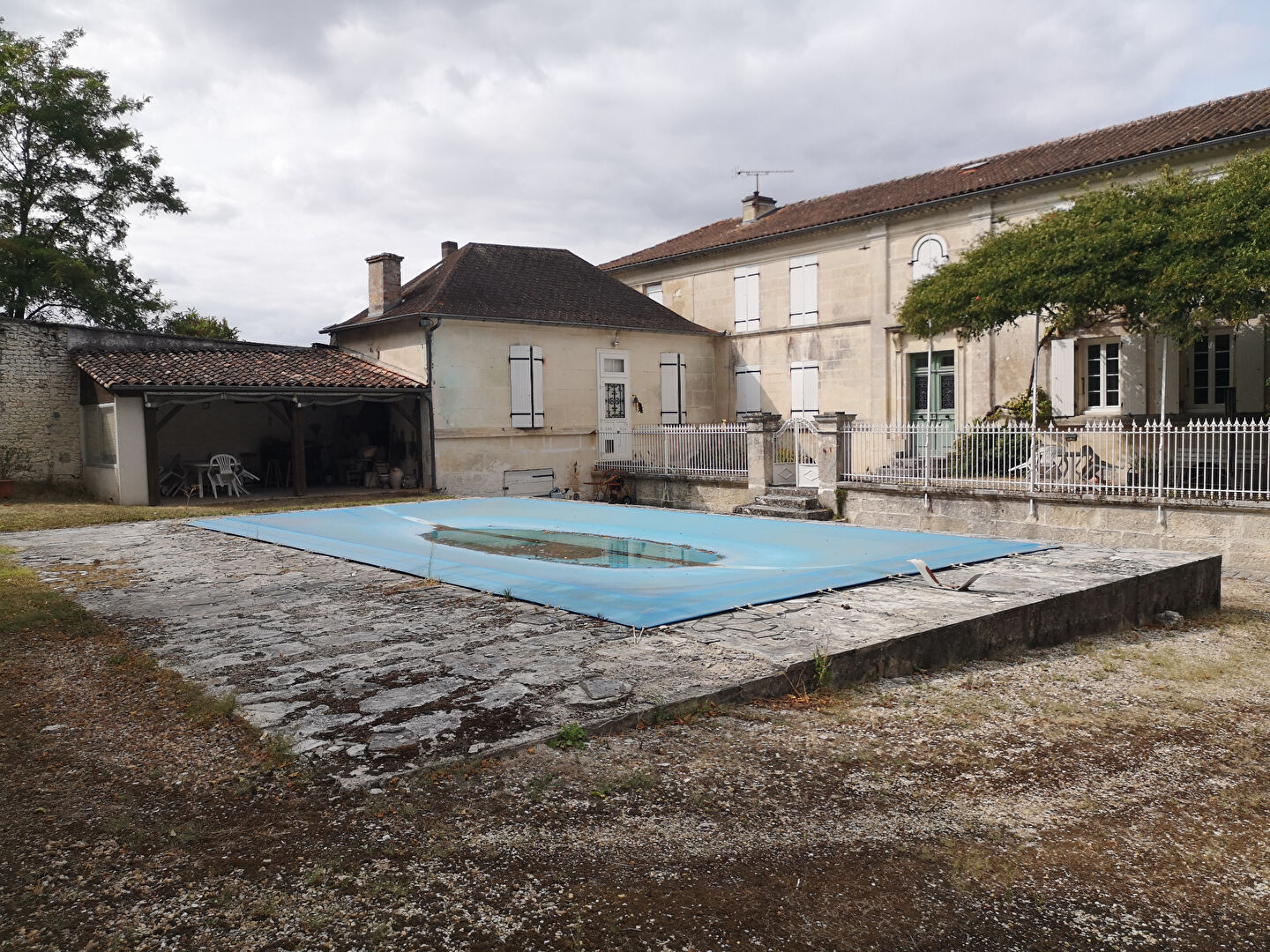 Villa / Maison  T8 à vendre Genté 16130