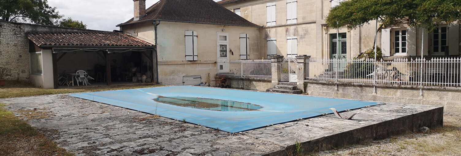 Maison 8 Pièces 307 m² à vendre à Genté (16130)