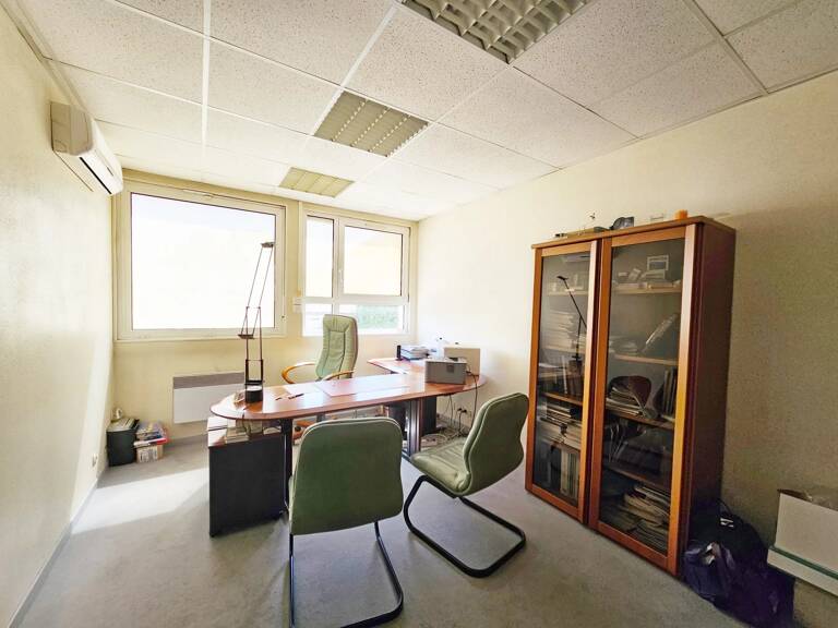 Laon – Opportunité au sein d’un centre médical très fréquenté — photo 1