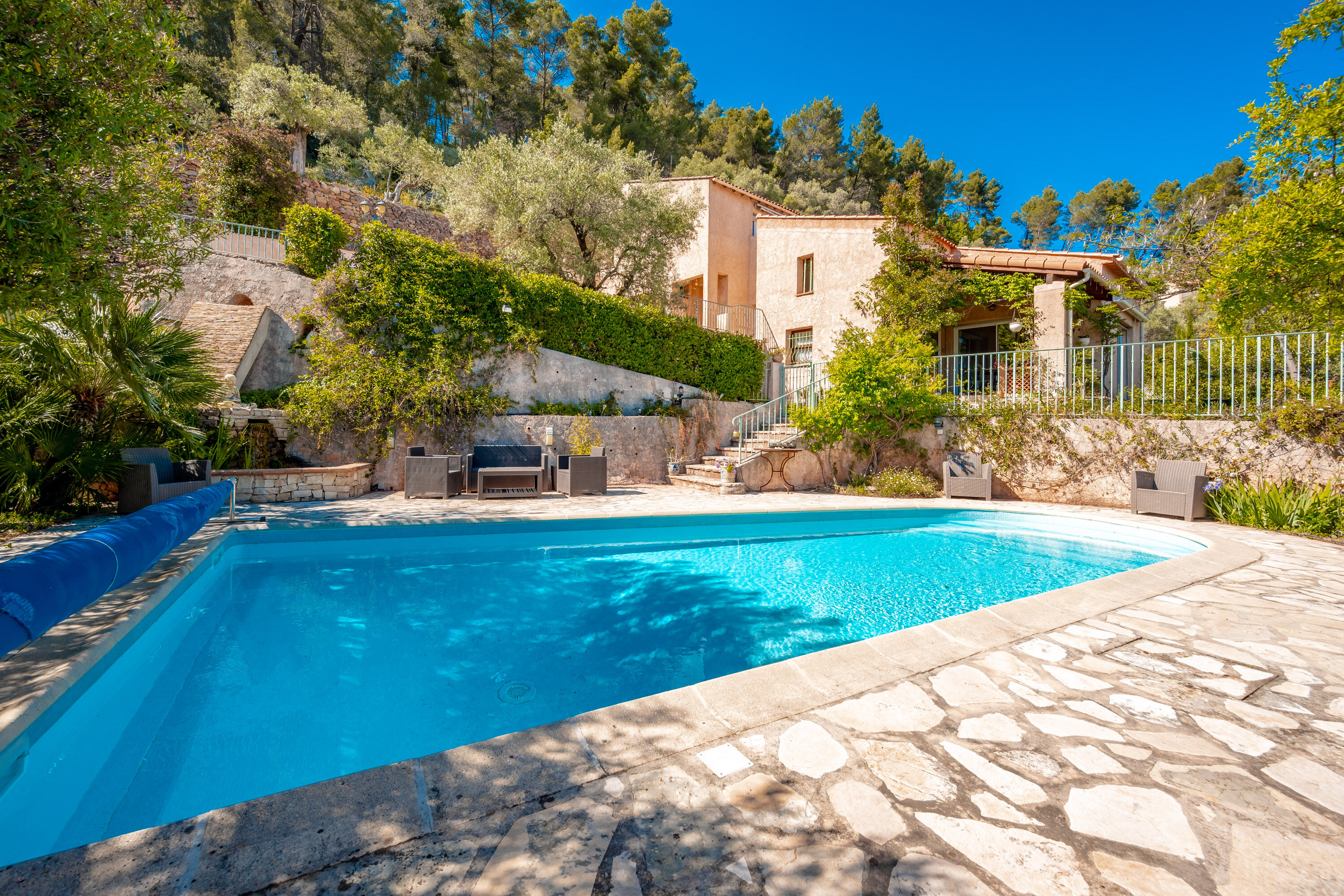 Villa / Maison  T7 à vendre Solliès-Pont 83210