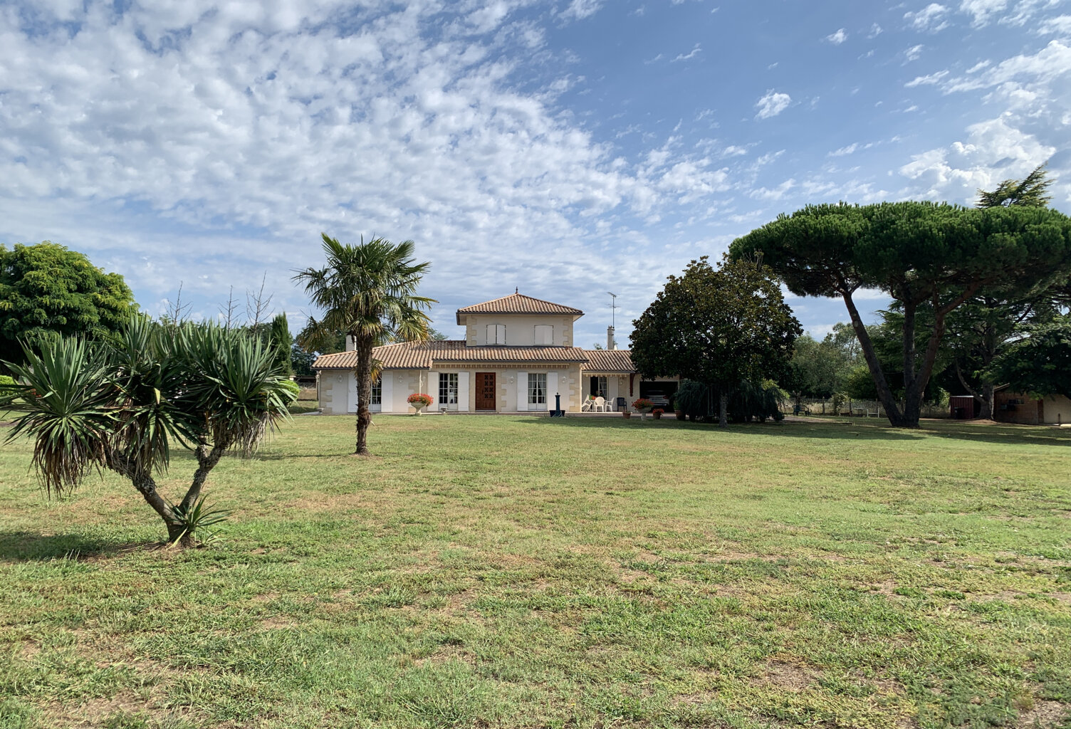 GUITRES Maison T5 sur 6500 m2 de terrain — photo 1