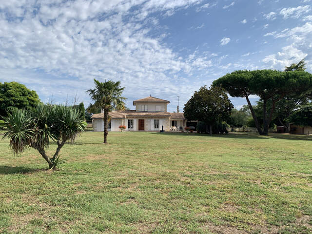 GUITRES Maison T5 sur 6500 m2 de terrain — photo du bien