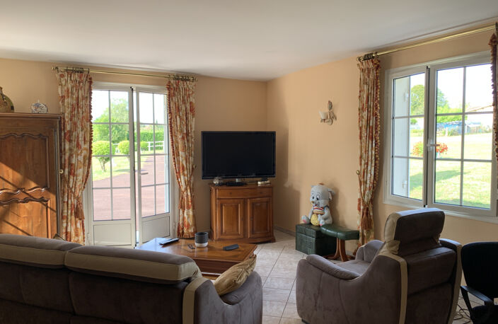 GUITRES Maison T5 sur 6500 m2 de terrain — photo 2