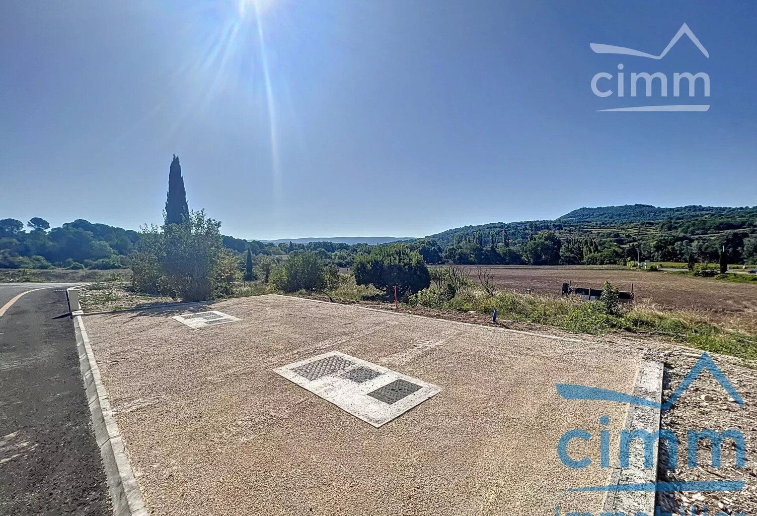 Terrain avec vue dégagée et viabilisé — photo 1