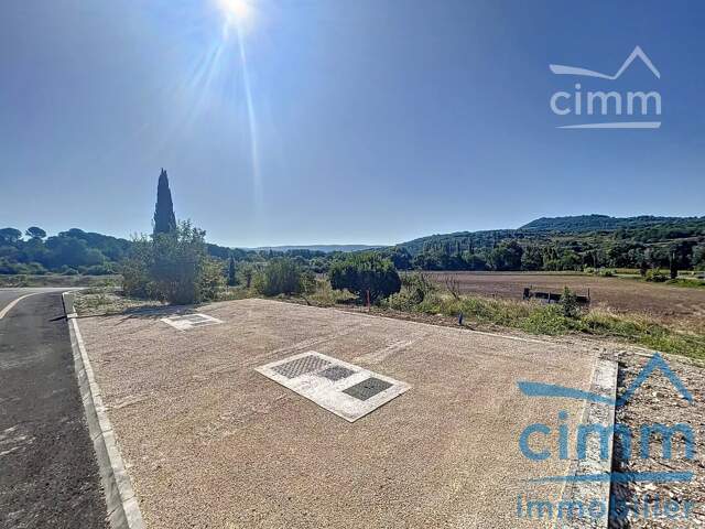 Terrain avec vue dégagée et viabilisé — photo du bien