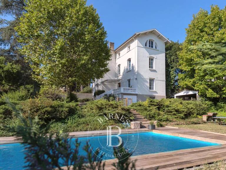 Rillieux-la-Pape - Propriété d'environ 200m² - Terrain de 1547m² avec piscine - 5 chambres — photo 1