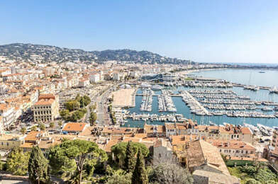 Immeuble  827999 €