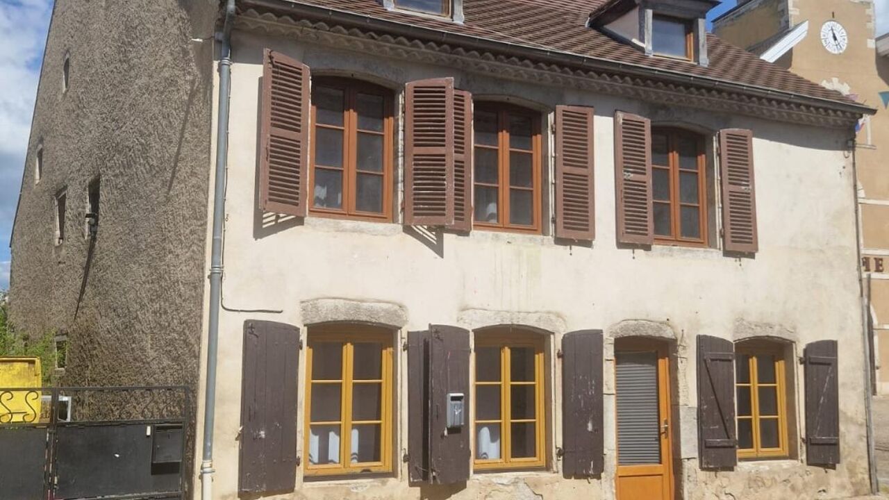 maison 10 pièces 309 m2 à vendre à Chantelle (03140)