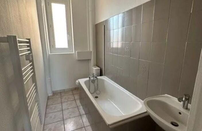 Grand T2 meublé entièrement rénové à Lyon 6ème — photo 3