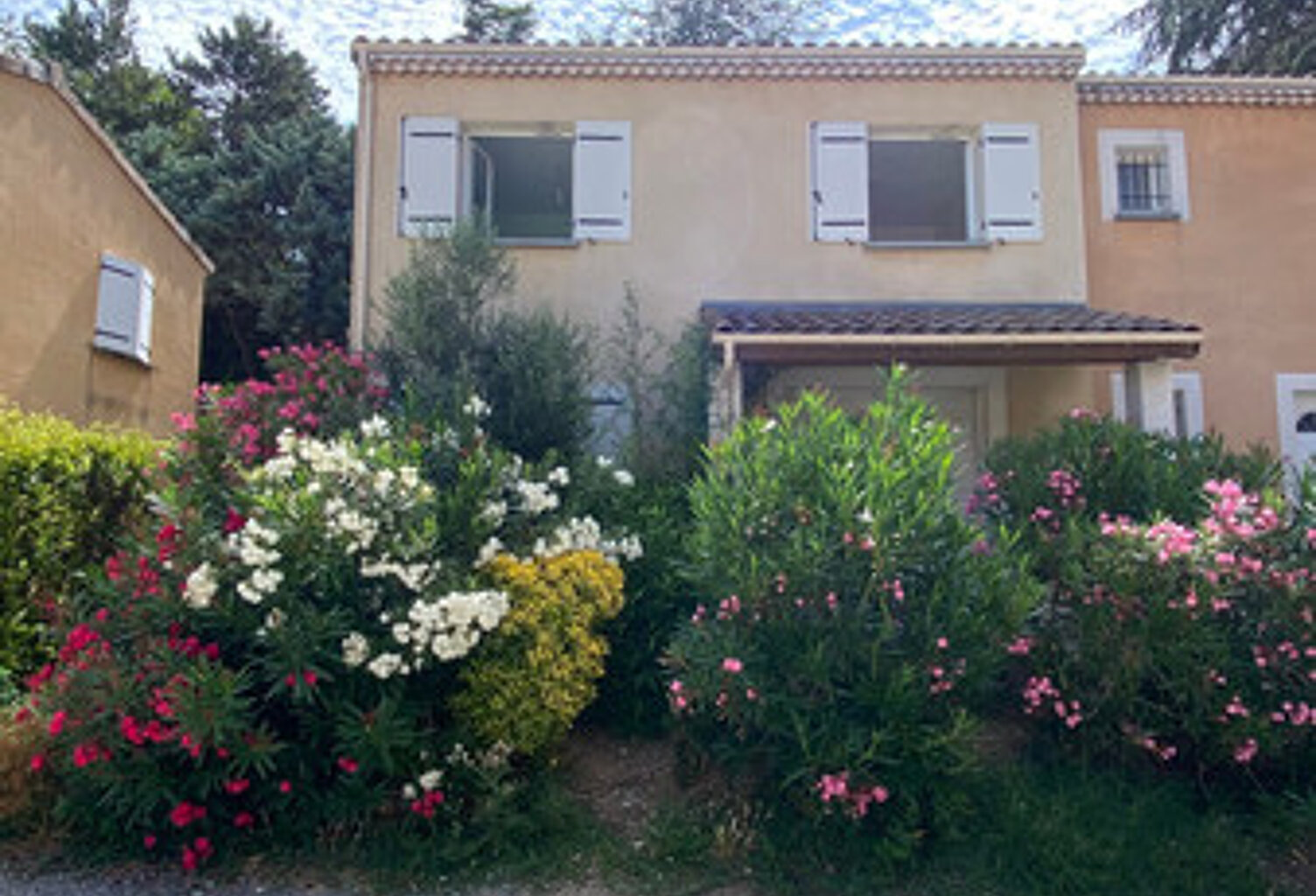 Villa — photo 1