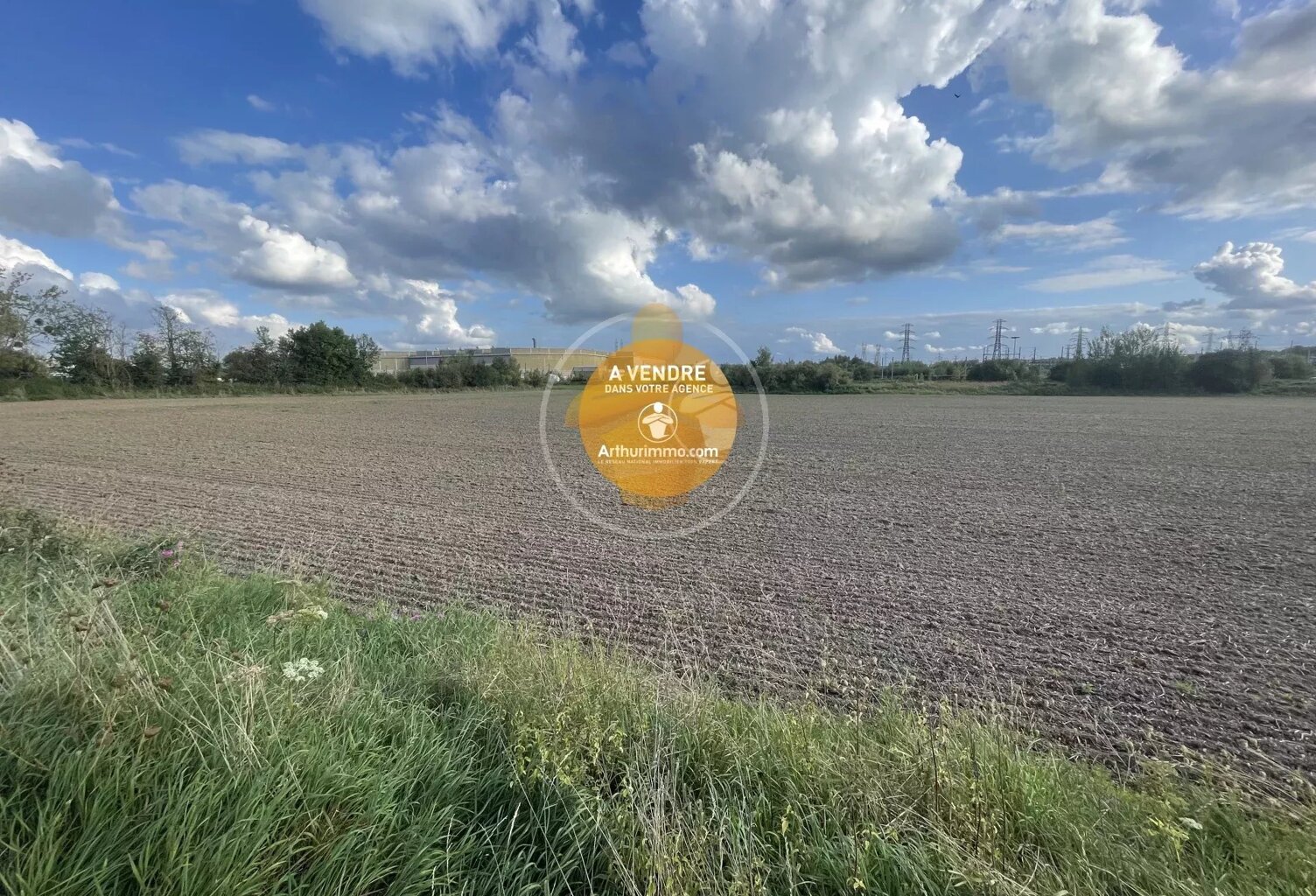 Terrain constructible de 15 872 m2 — photo 1