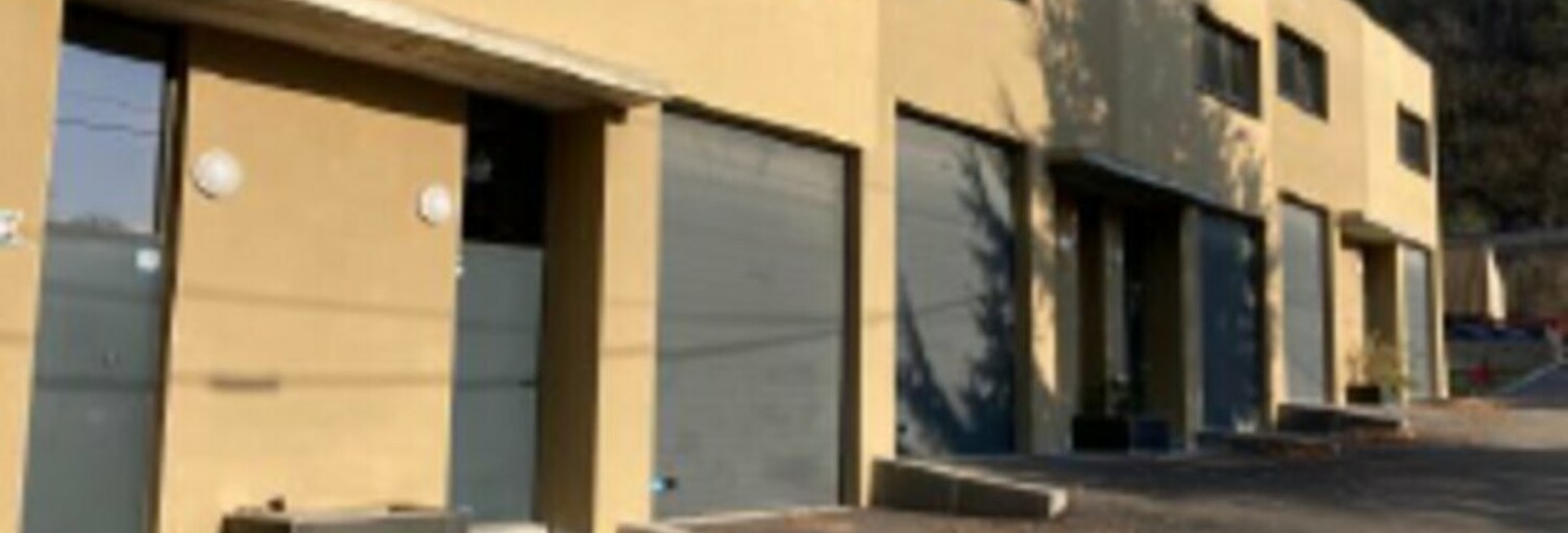 Commerce  1877 m² à louer à Fleurieu-sur-Saône (69250)