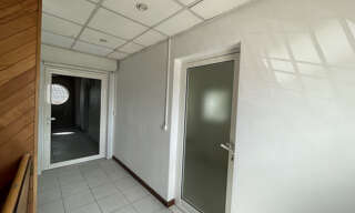 Commerce  305 m² à louer à Baie-Mahault (97122)