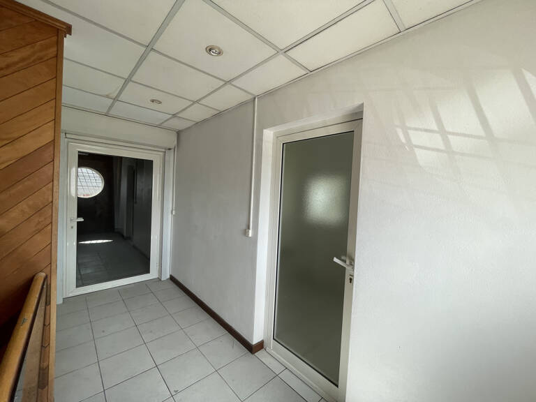 GRAND LOCAL DE 305M2 MOUDONG — photo 1