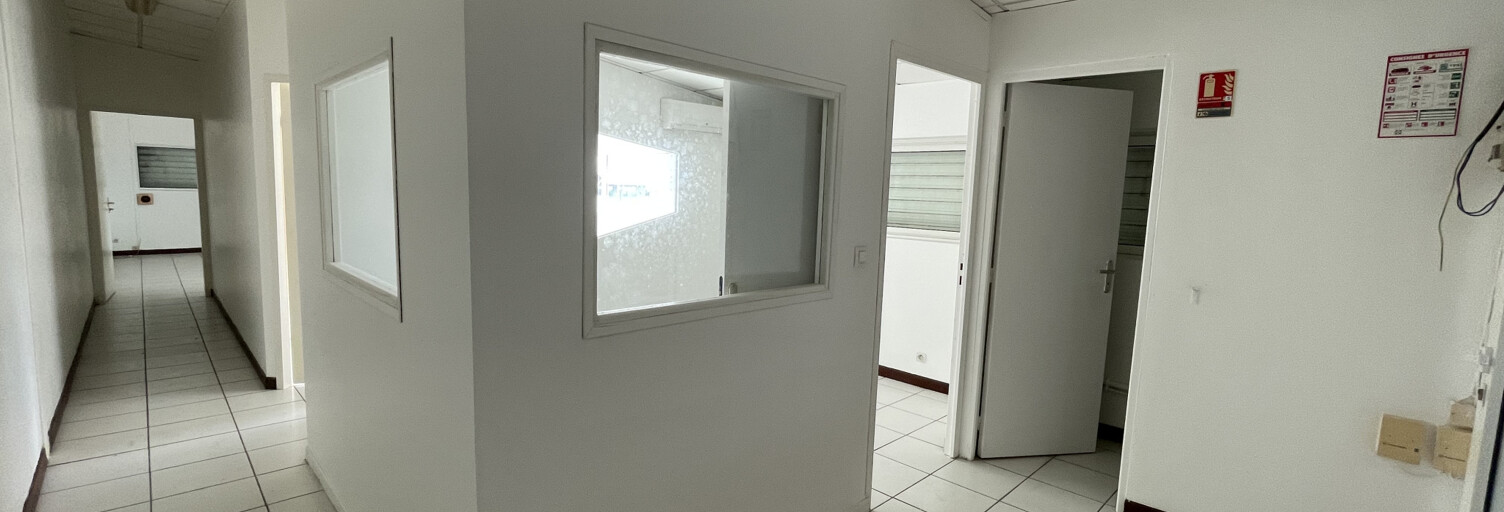 Commerce  75 m² à louer à Baie-Mahault (97122)
