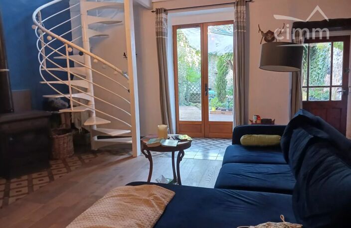 VENDU une maison de charme avec un puits, terrasse et jardin — photo 5