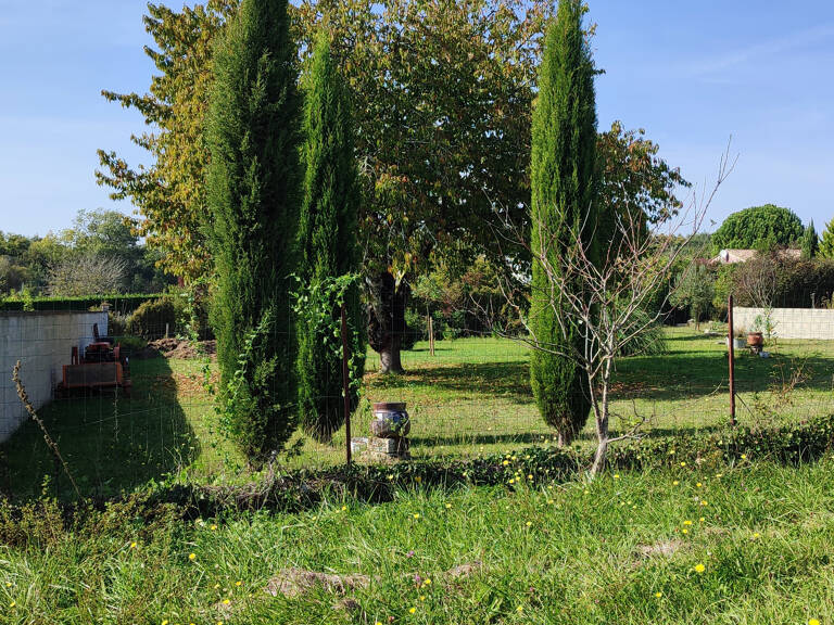 JOLI TERRAIN PLAT JONZAC, COMMERCES — photo 1