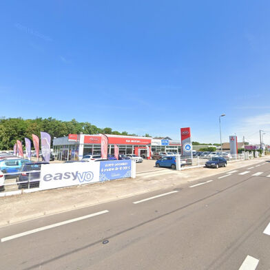 Commerce 750 m²