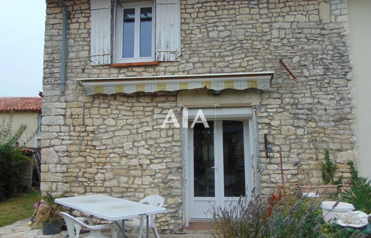 maison 5 pièces 167 m2 à vendre à Ruffec (16700)