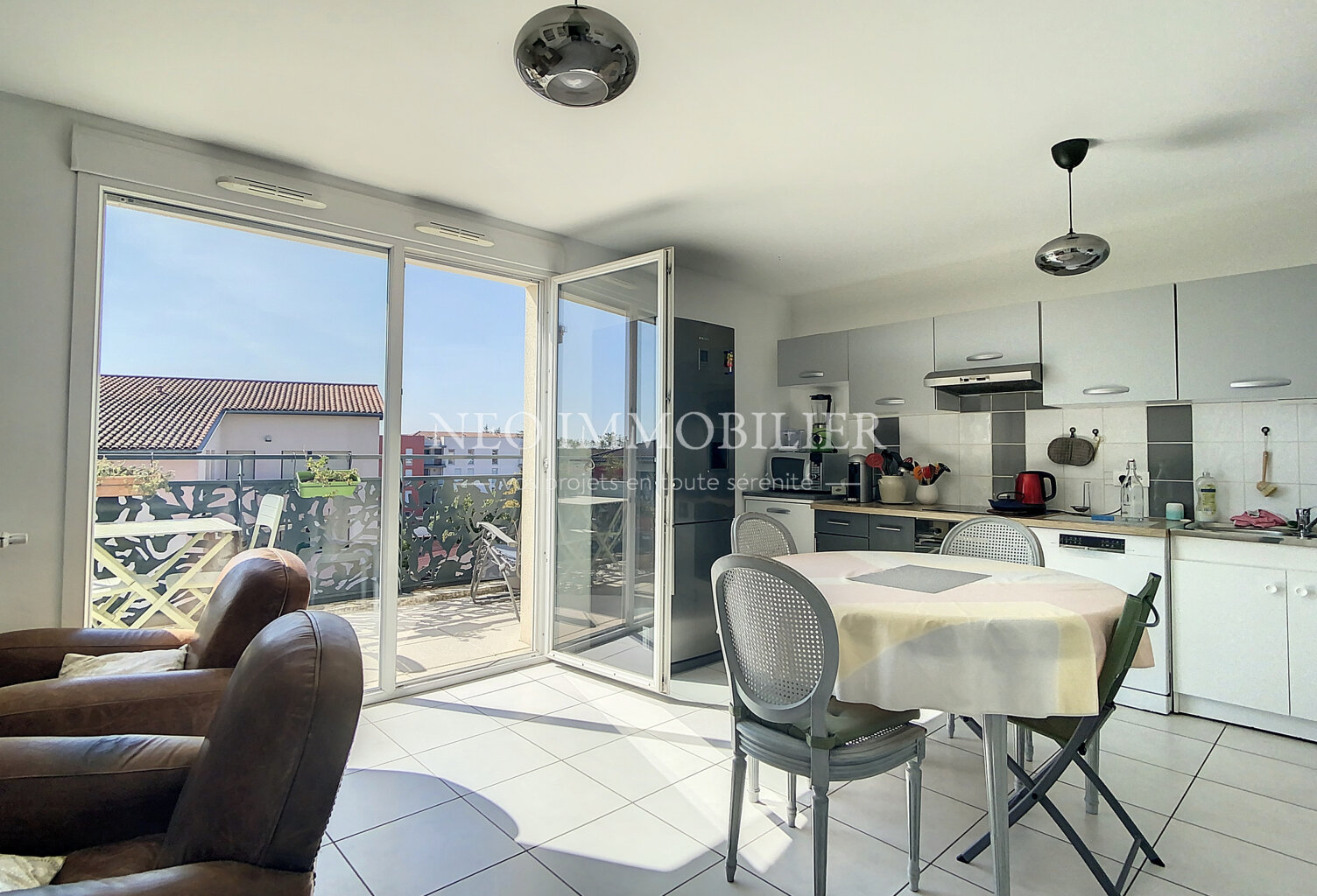 Craponne : appartement dernier étage avec balcon à acheter — photo 1