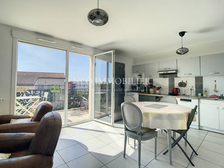 Craponne : appartement dernier étage avec balcon à acheter — photo 1