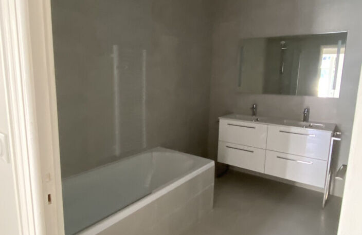 Appartement Saint Andre De La RocheT4 à Louer — photo 2