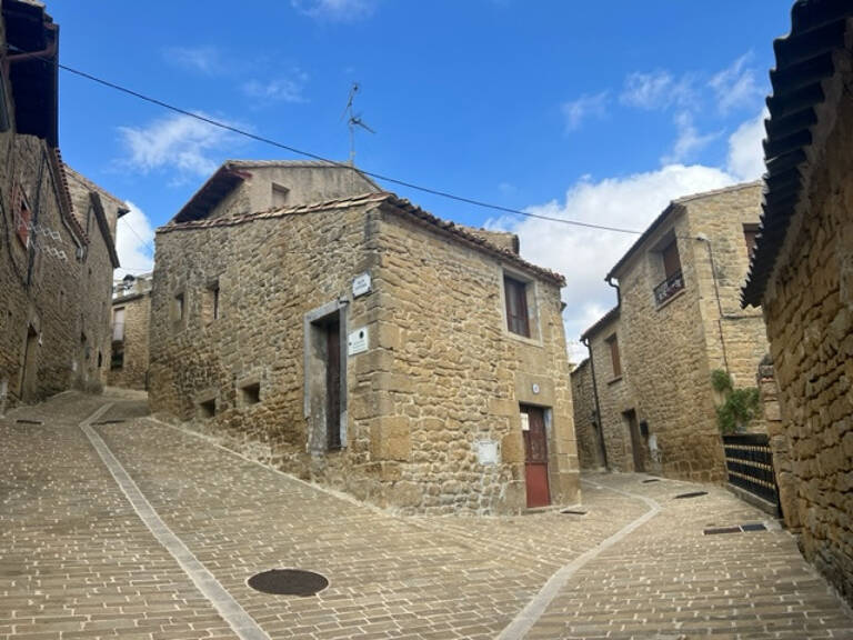 MAISON MITOYENNE SITUEE DANS LE VILLAGE ESPAGNOL D'UJUE — photo 1
