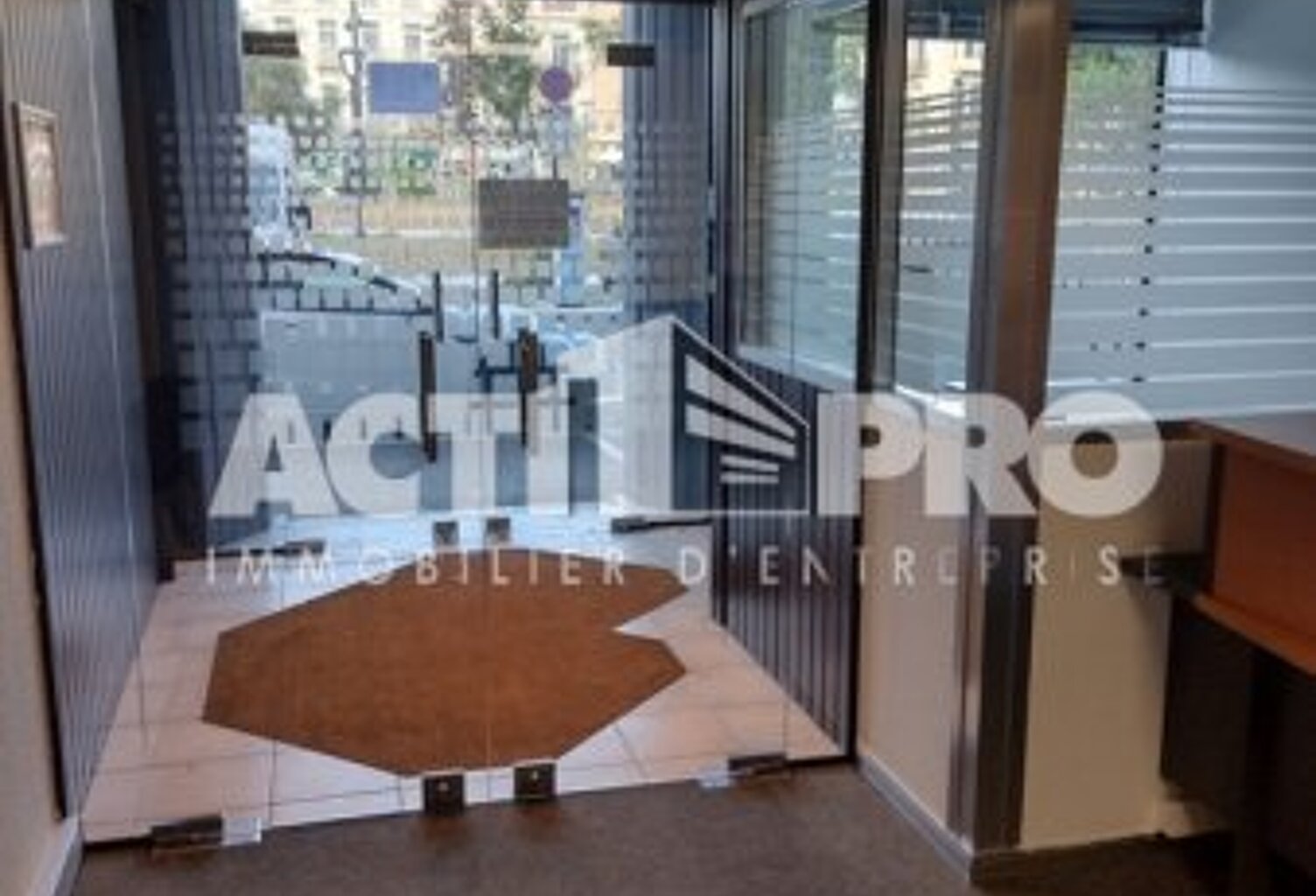 Bureaux à louer — photo 1