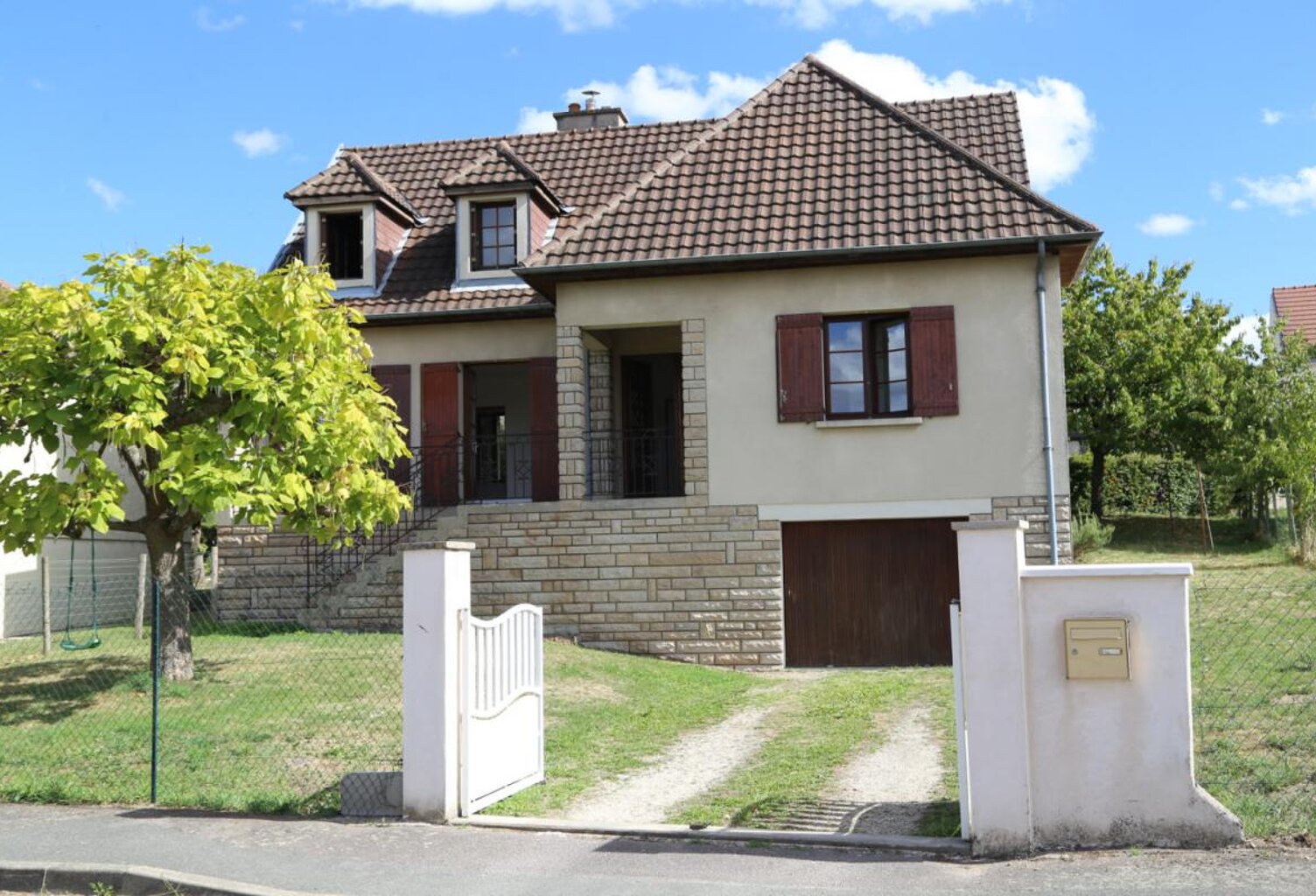 Pavillon sur sous-sol dans quartier résidentiel d'Autun — photo 1
