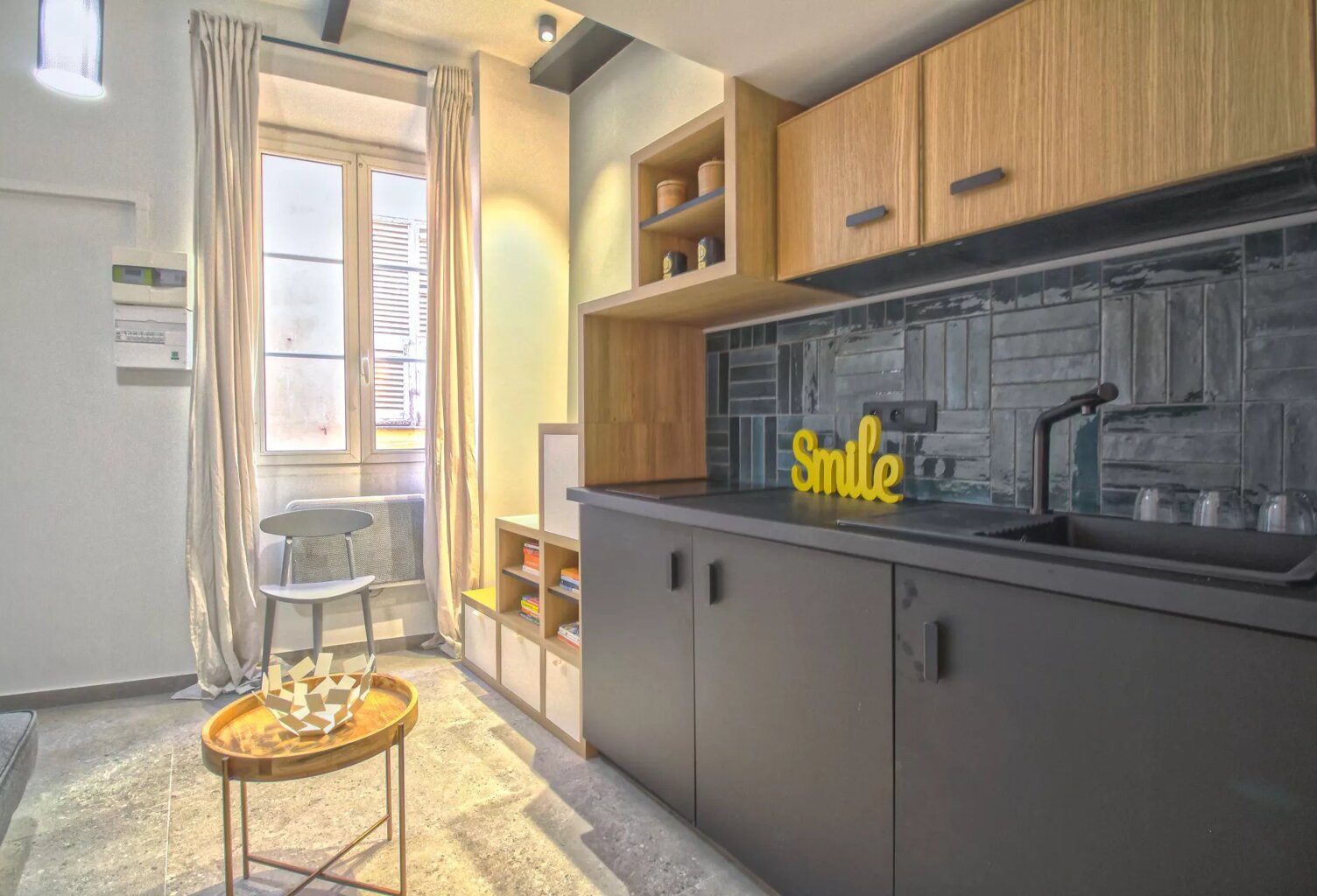 Vieux Nice vente studio mezzanine rénové — photo 1