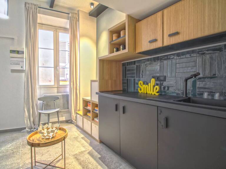 Vieux Nice vente studio mezzanine rénové — photo 1