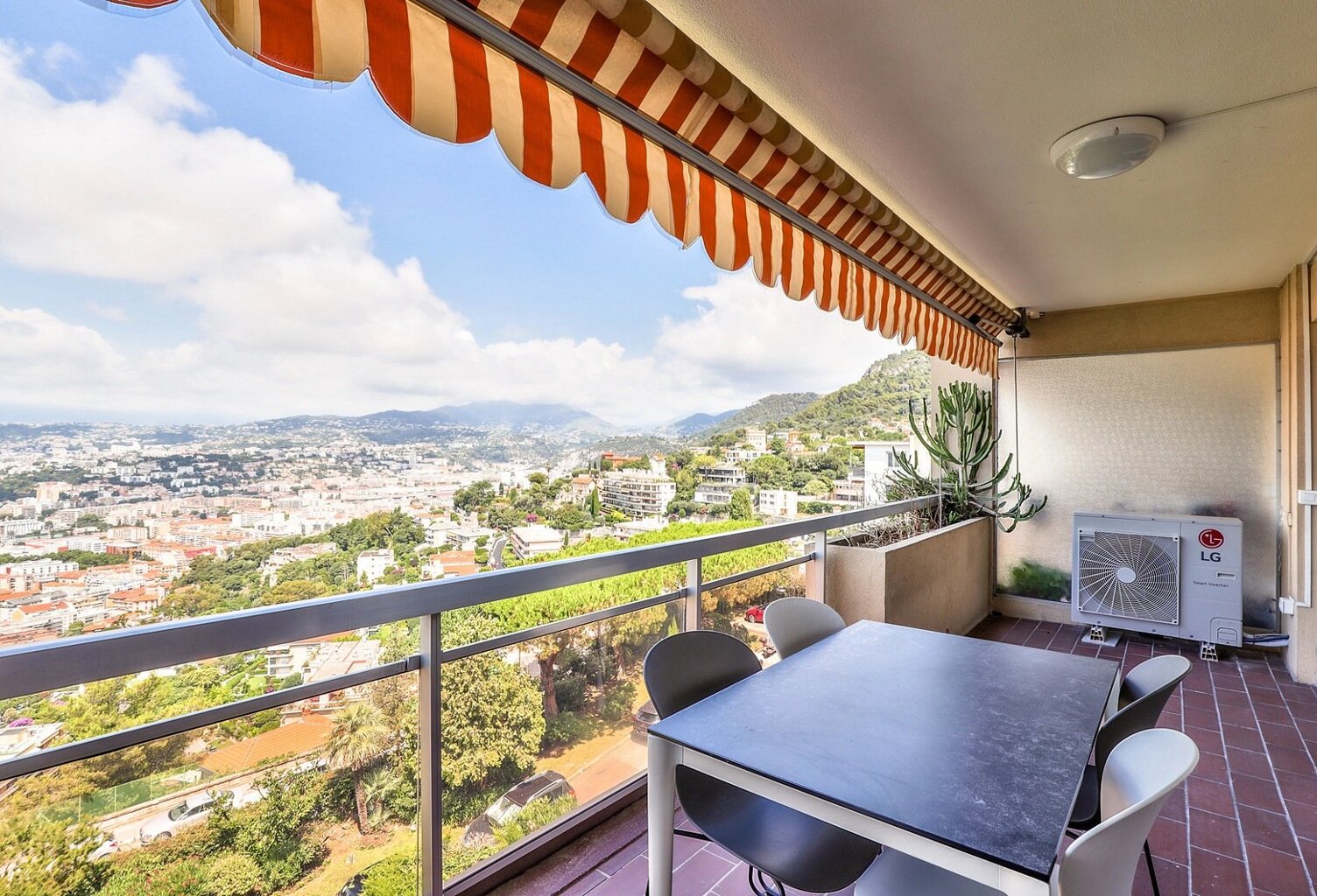 Mont Boron vente appartement 4 pièces terrasse vue mer — photo 1