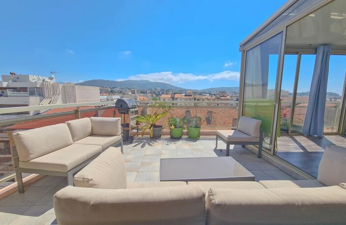 NICE - LIBERATION - DERNIER ETAGE Appartement 3 pièces terrasse, véranda — photo 2