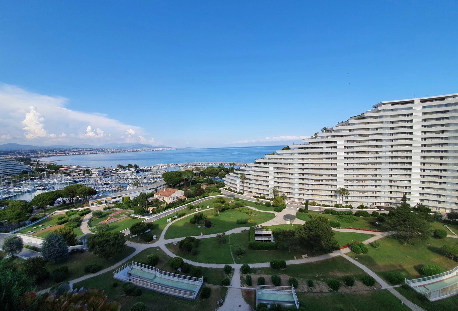 2 pièces étage élevé marina baie des anges — photo 1